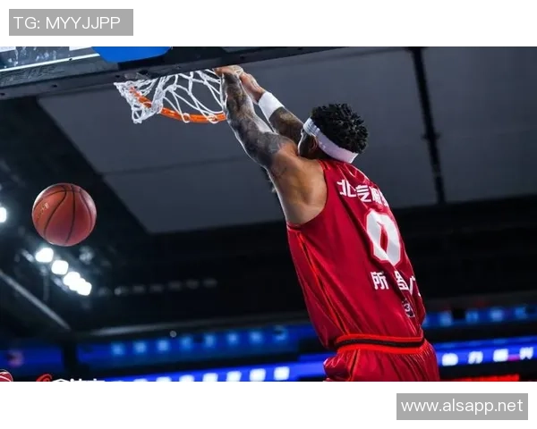 2017年CBA季后赛首钢与广东的激烈对决回顾与精彩瞬间分析
